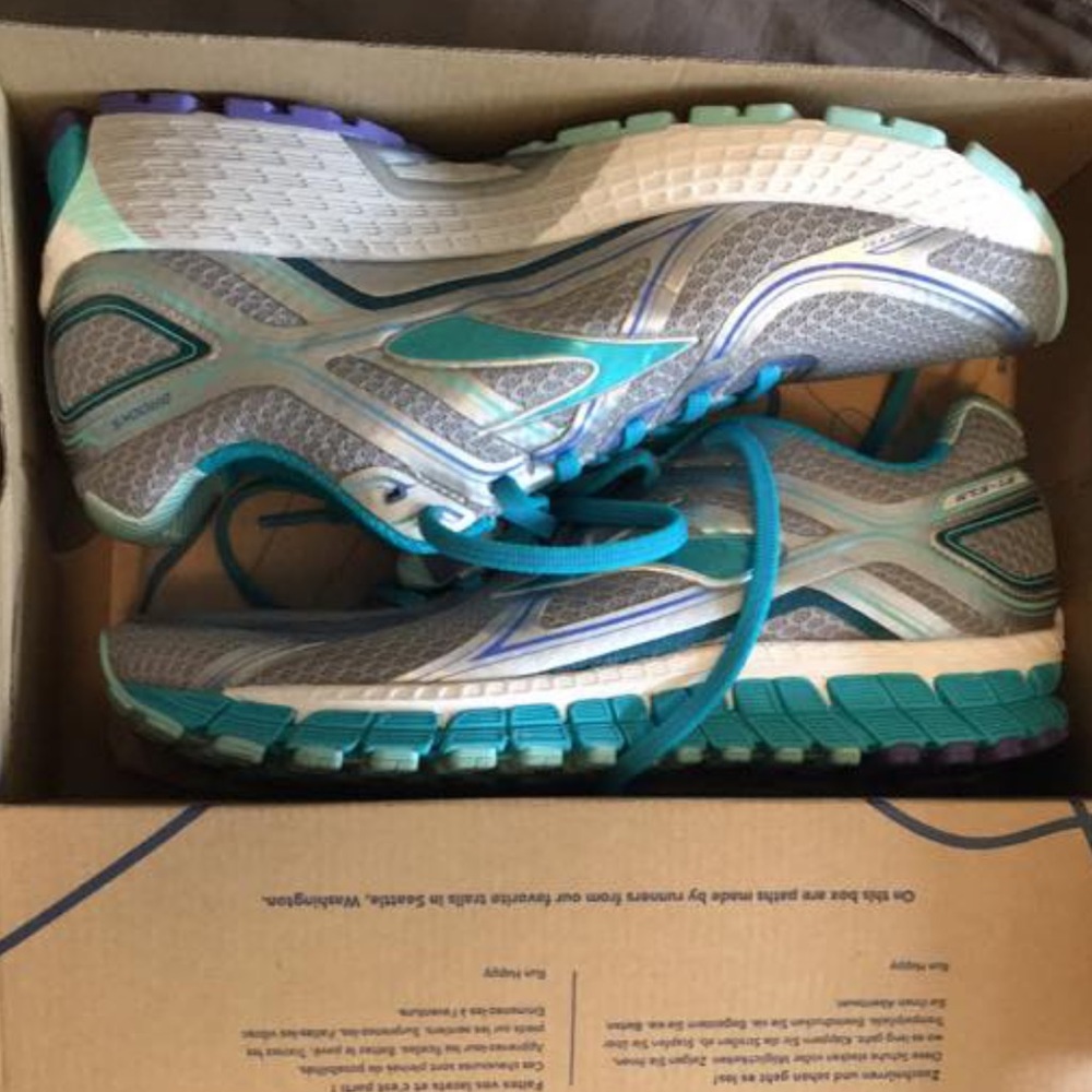 Brooks Adrenaline GTS 16 running shoes